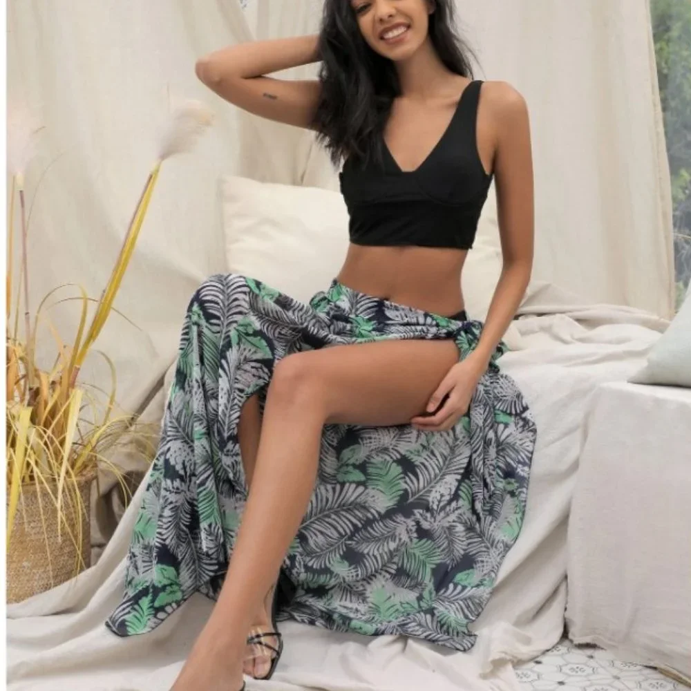 Cover up skirt with crossed knot with tropical print, summer, green - Picture 3 of 3